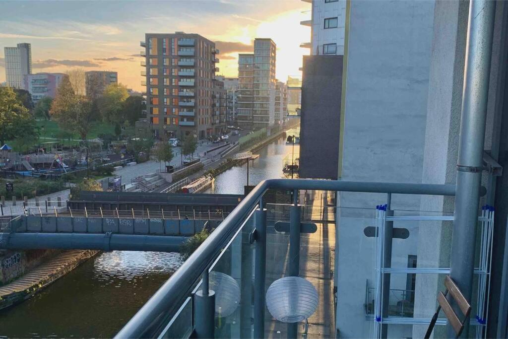 Canal Room Londres Exterior foto